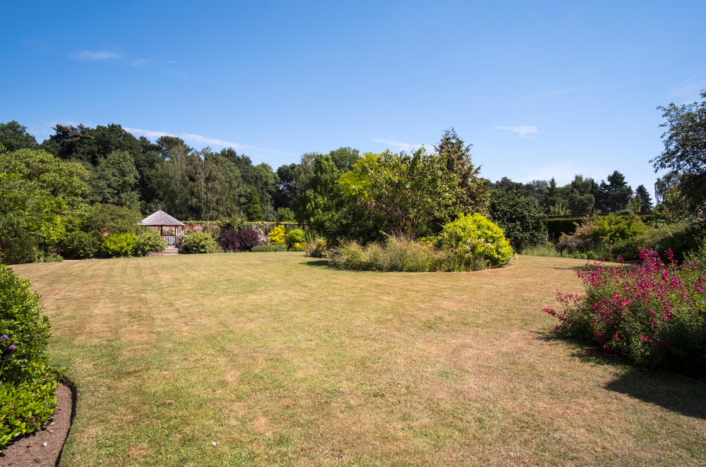 How does heat affect mowing frequency